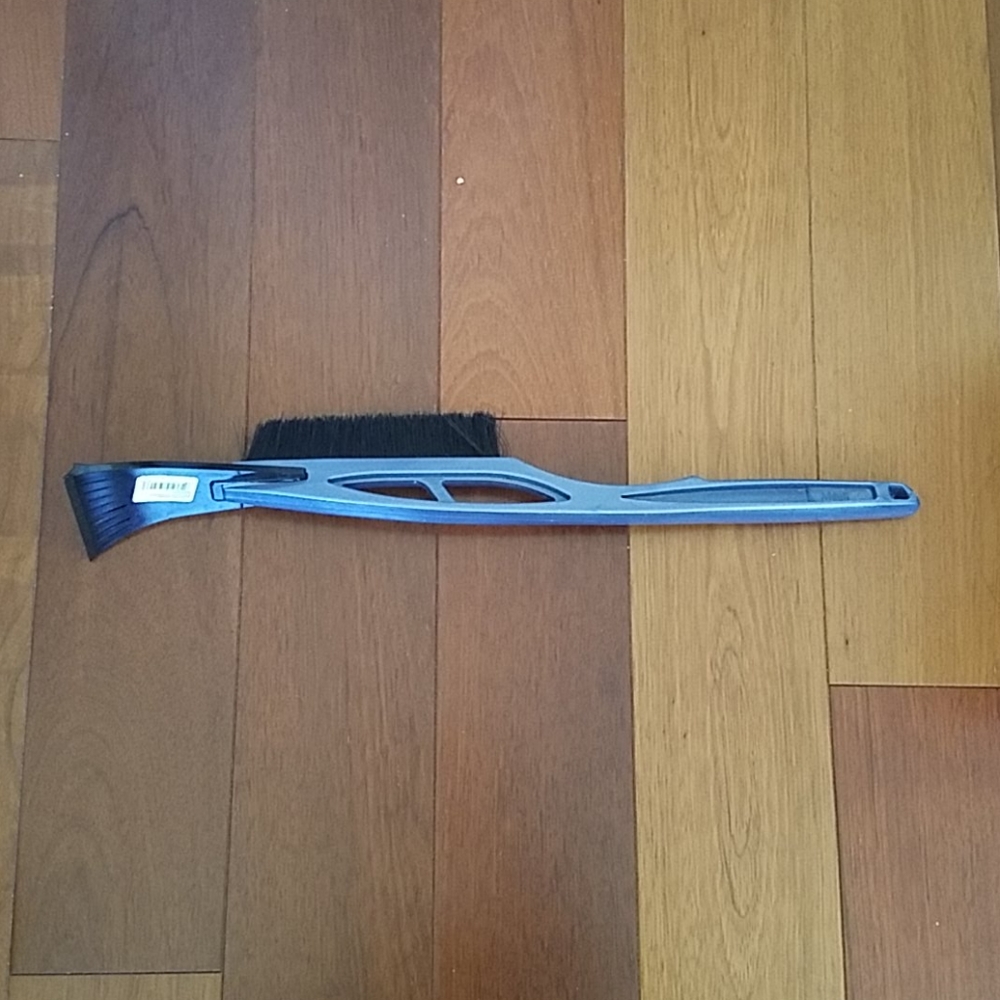 NWT Bear Claw Ice blue 22" Super Deluxe Snowbrush